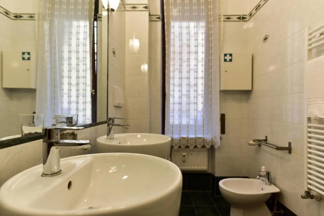 Classic Apartment In Re Di Roma Near The Metro