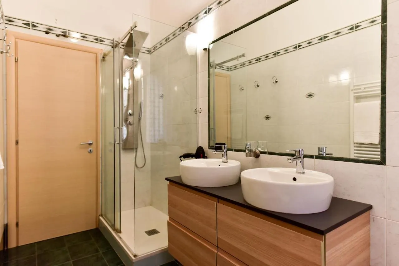 Classic Apartment In Re Di Roma Near The Metro