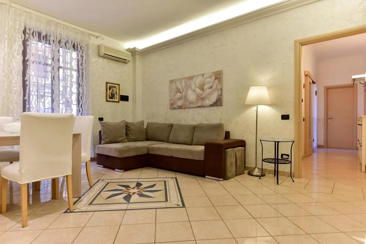 Classic Apartment In Re Di Roma Near The Metro
