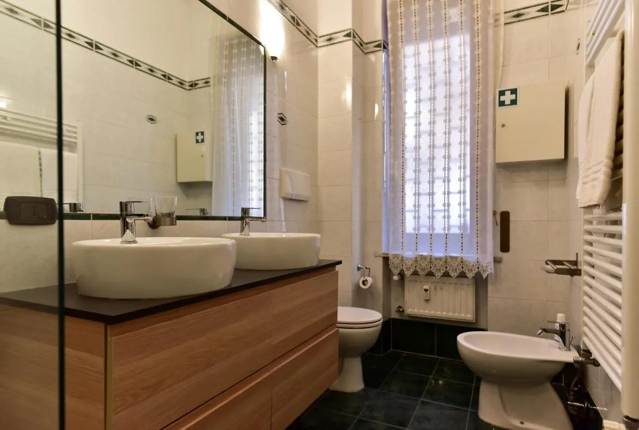 Classic Apartment In Re Di Roma Near The Metro Italy