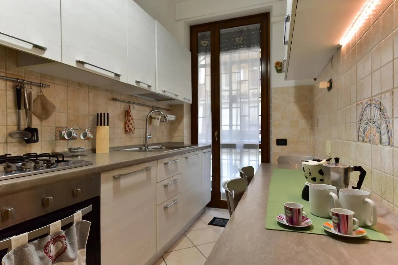 Classic Apartment In Re Di Roma Near The Metro Italy