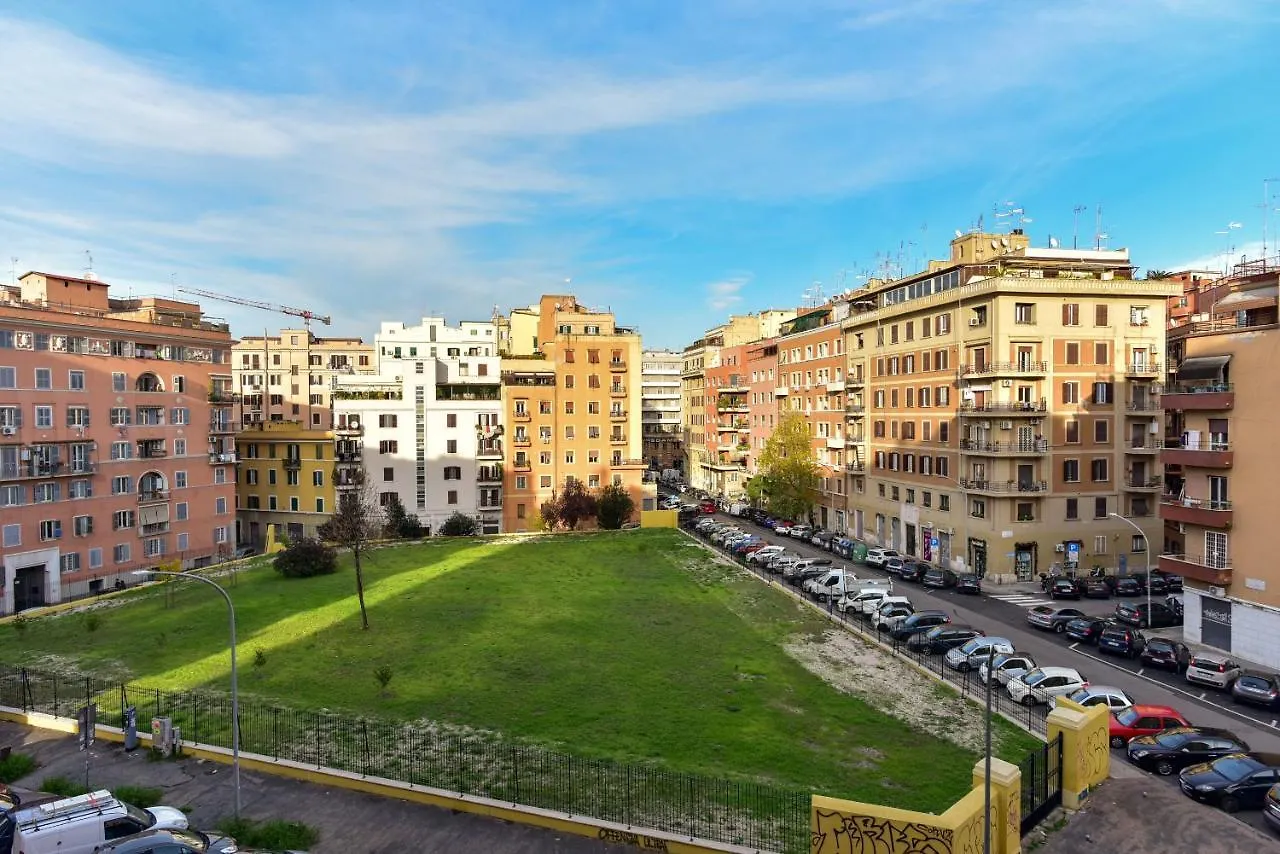Classic Apartment In Re Di Roma Near The Metro Italy