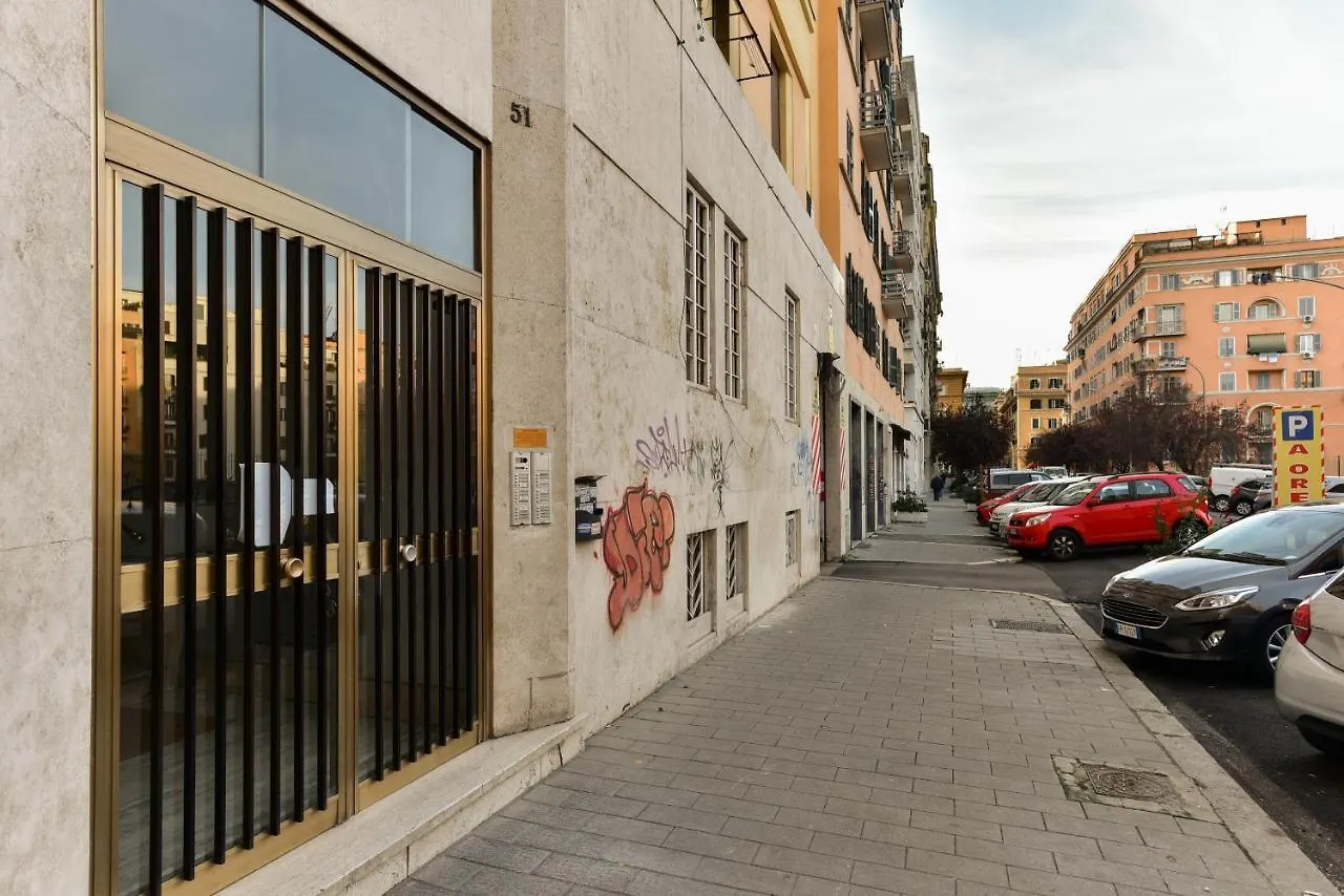 Classic Apartment In Re Di Roma Near The Metro Rome